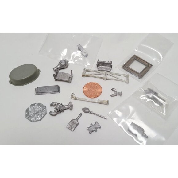 Lot of 17 Vintage Silver Metal and Plastic Miniature Dollhouse Accessories - Picture 3 of 3